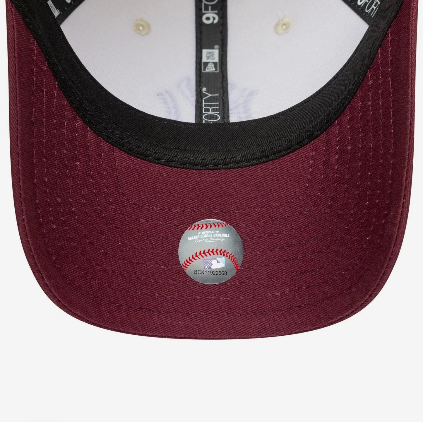 60691340-CAPPELLO NEW ERA PATCH