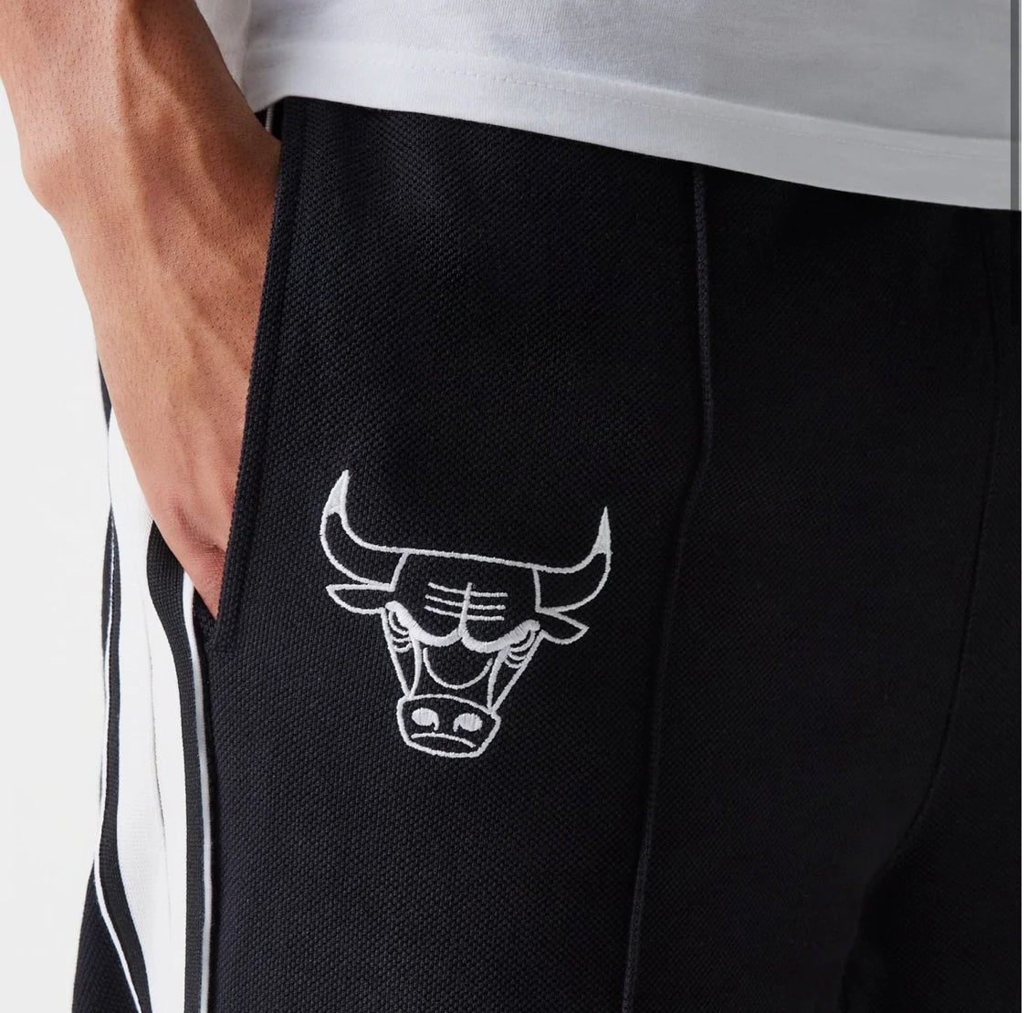 60684337- PANTALONE NEW ERA