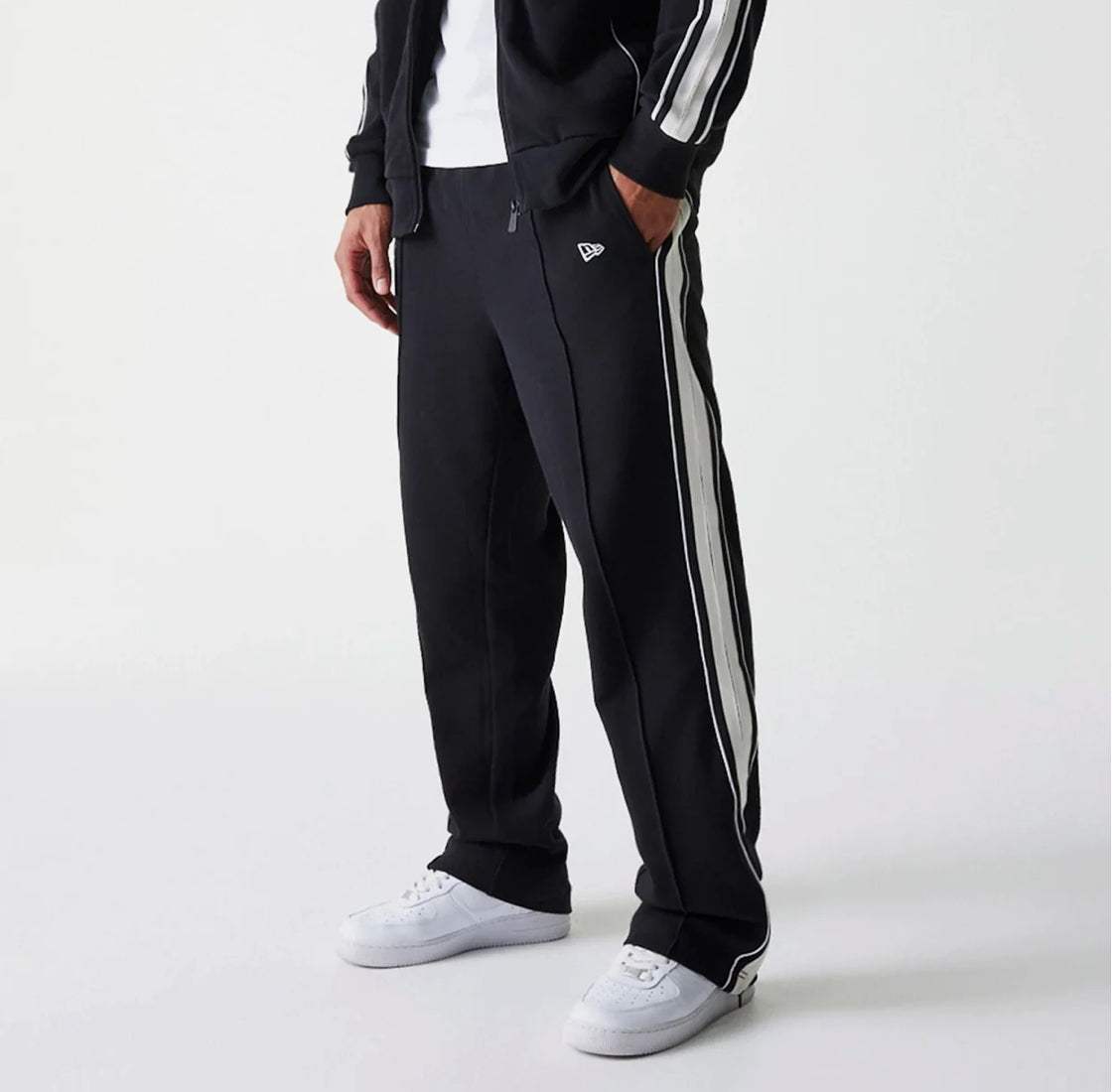 60684337- PANTALONE NEW ERA