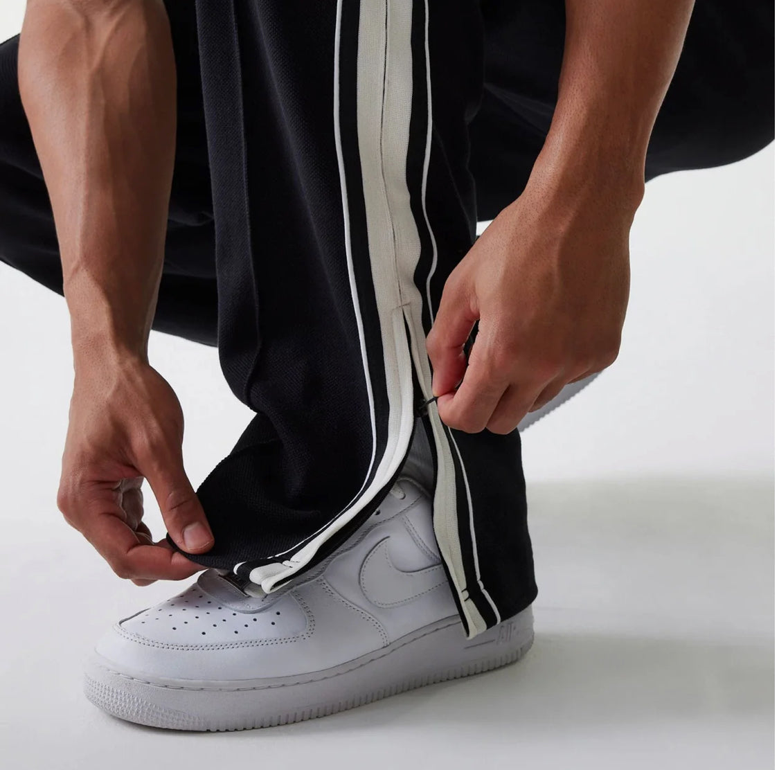 60684337- PANTALONE NEW ERA