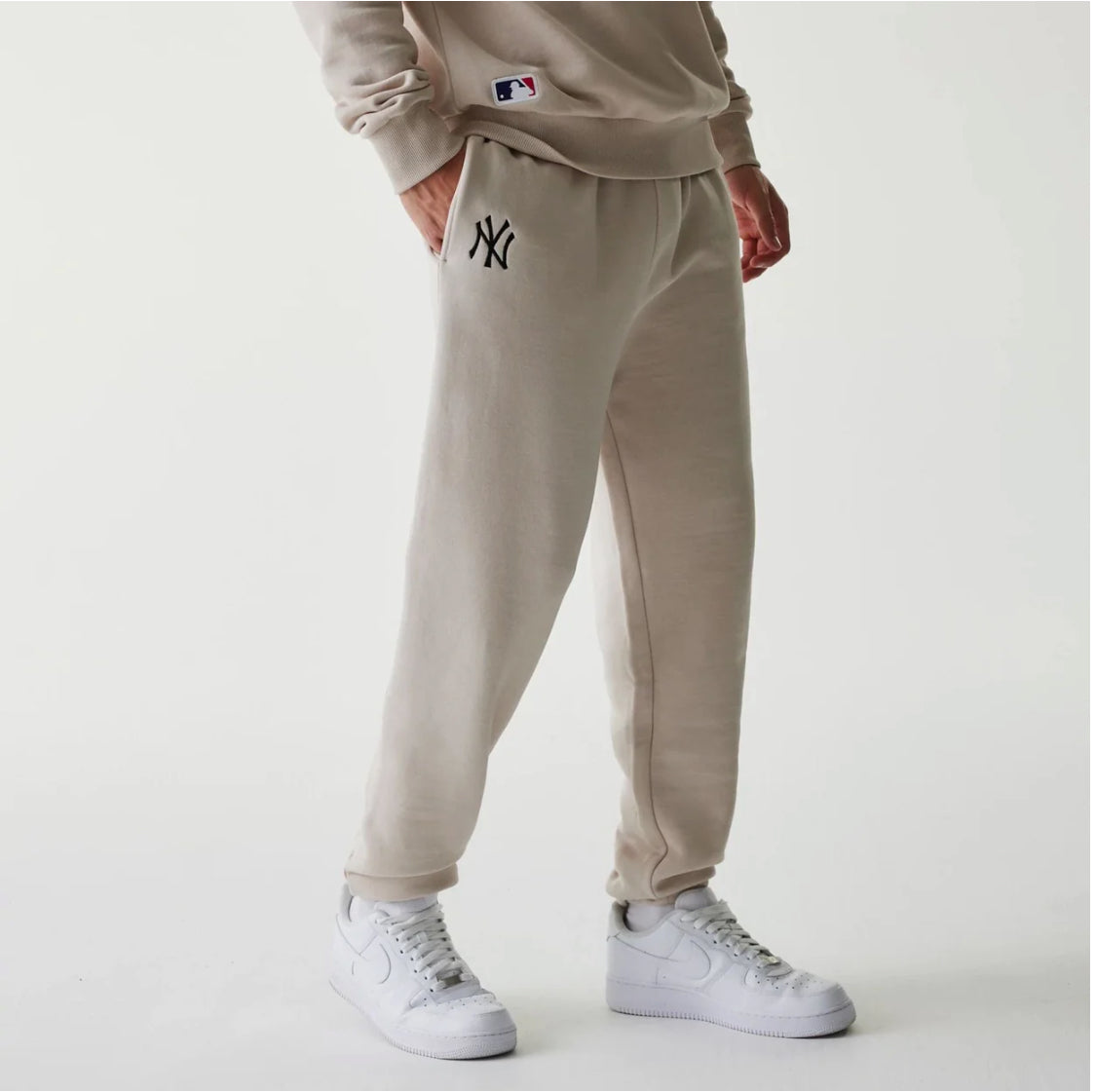 60675779- PANTALONE NEW ERA