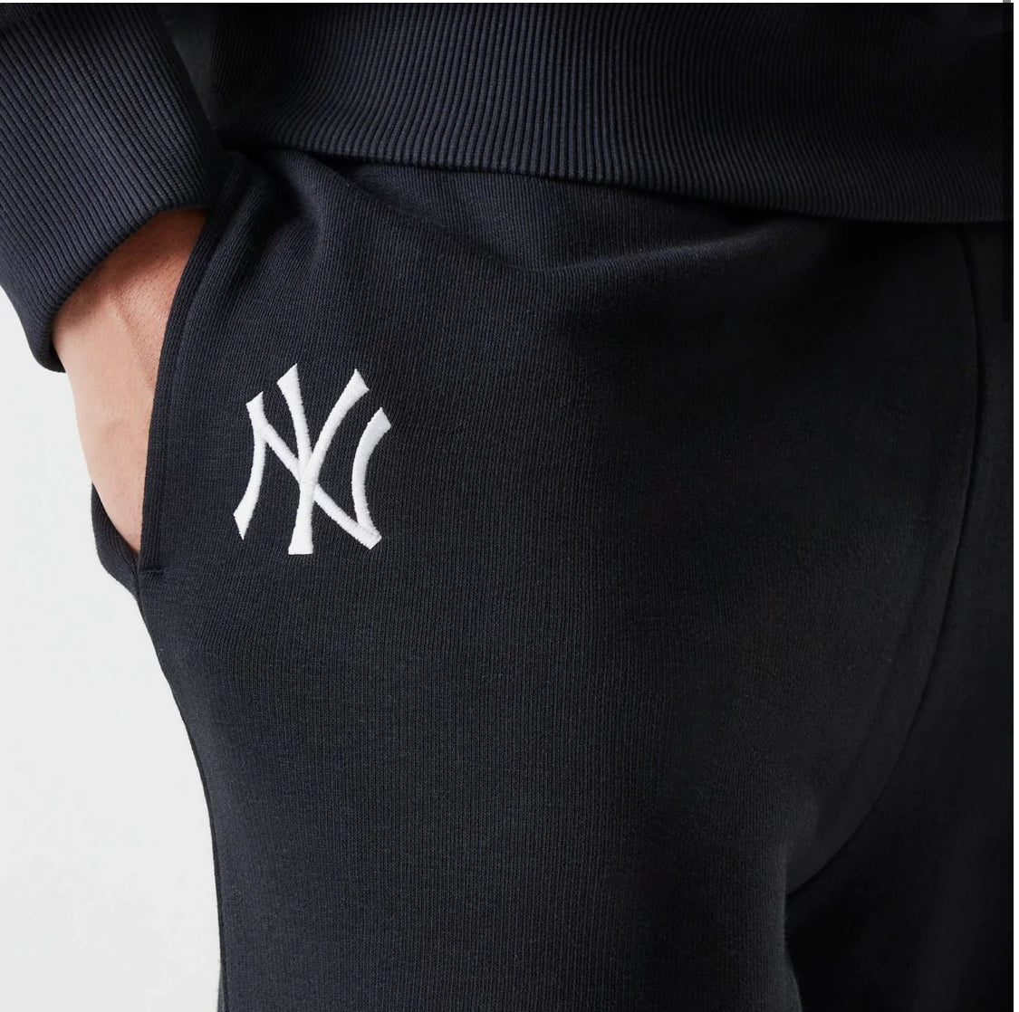 60675767- PANTALONE NEW ERA