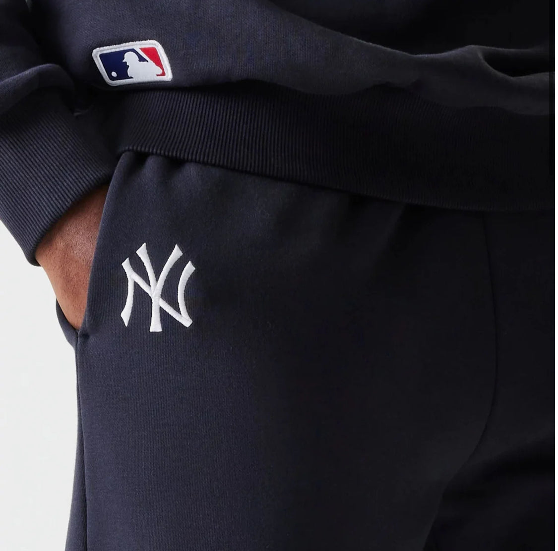60675769 - PANTALONE NEW ERA