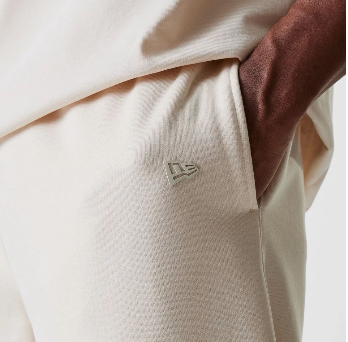 60684525- PANTALONE NEW ERA